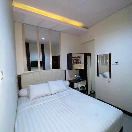 Dekost Madiun Exterior foto