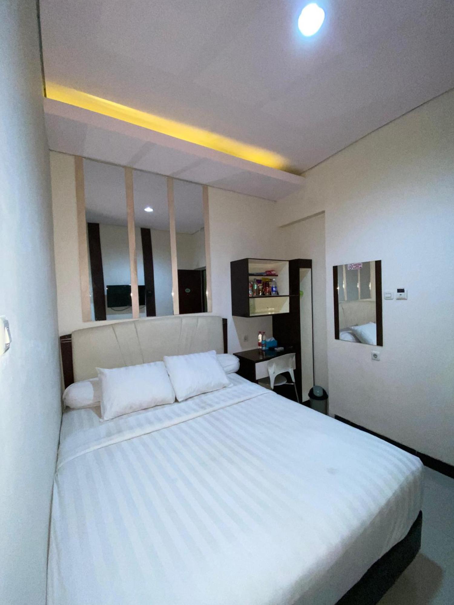 Dekost Madiun Exterior foto